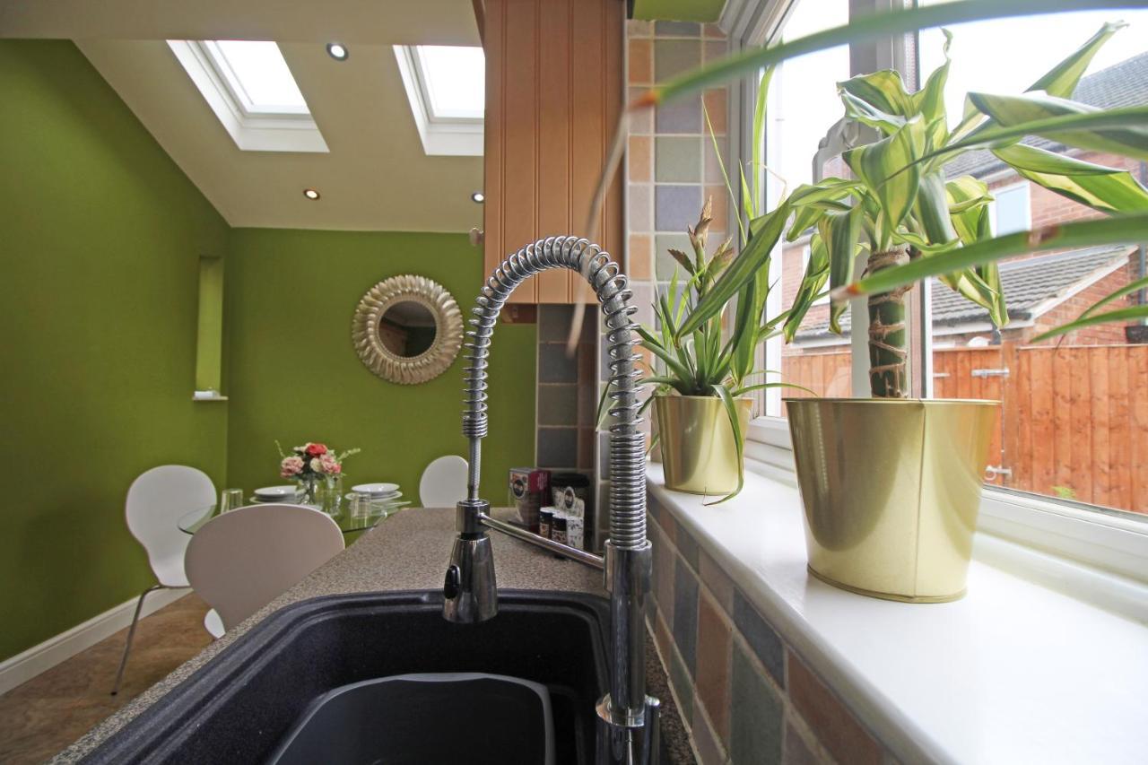 Queens Road - Luxury Spacious Home In Chester Christleton Esterno foto