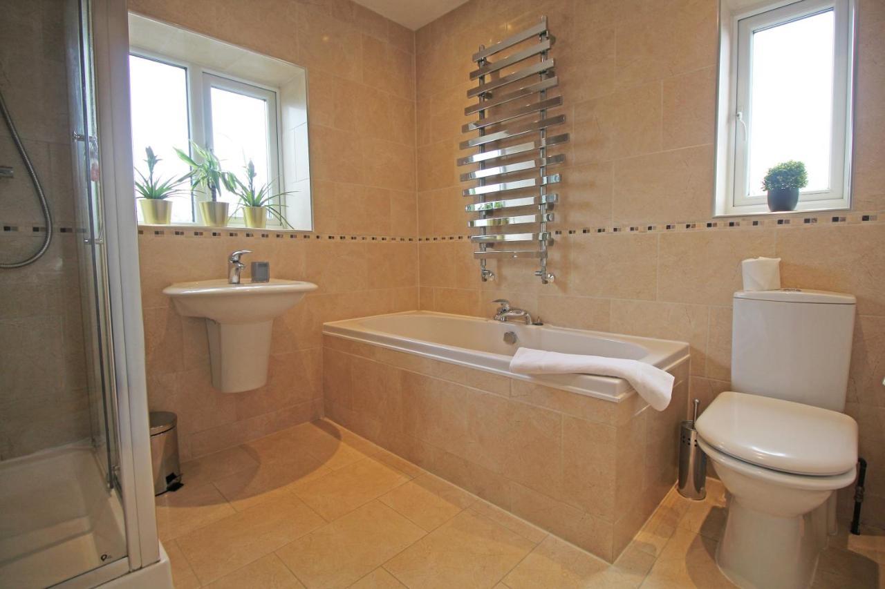Queens Road - Luxury Spacious Home In Chester Christleton Esterno foto