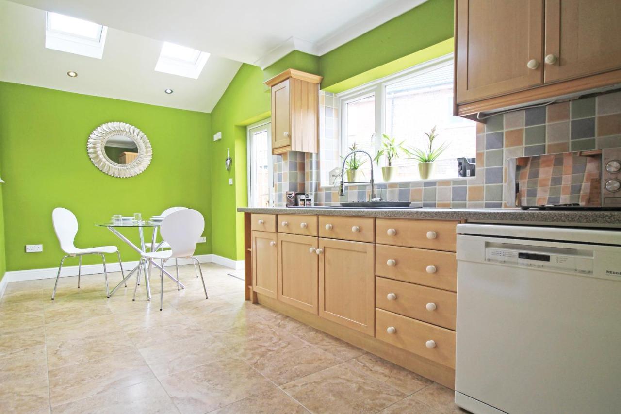 Queens Road - Luxury Spacious Home In Chester Christleton Esterno foto