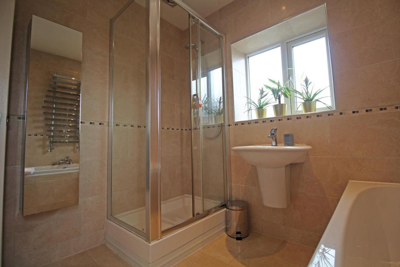 Queens Road - Luxury Spacious Home In Chester Christleton Esterno foto