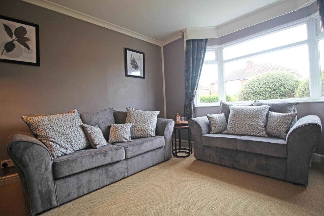 Queens Road - Luxury Spacious Home In Chester Christleton Esterno foto