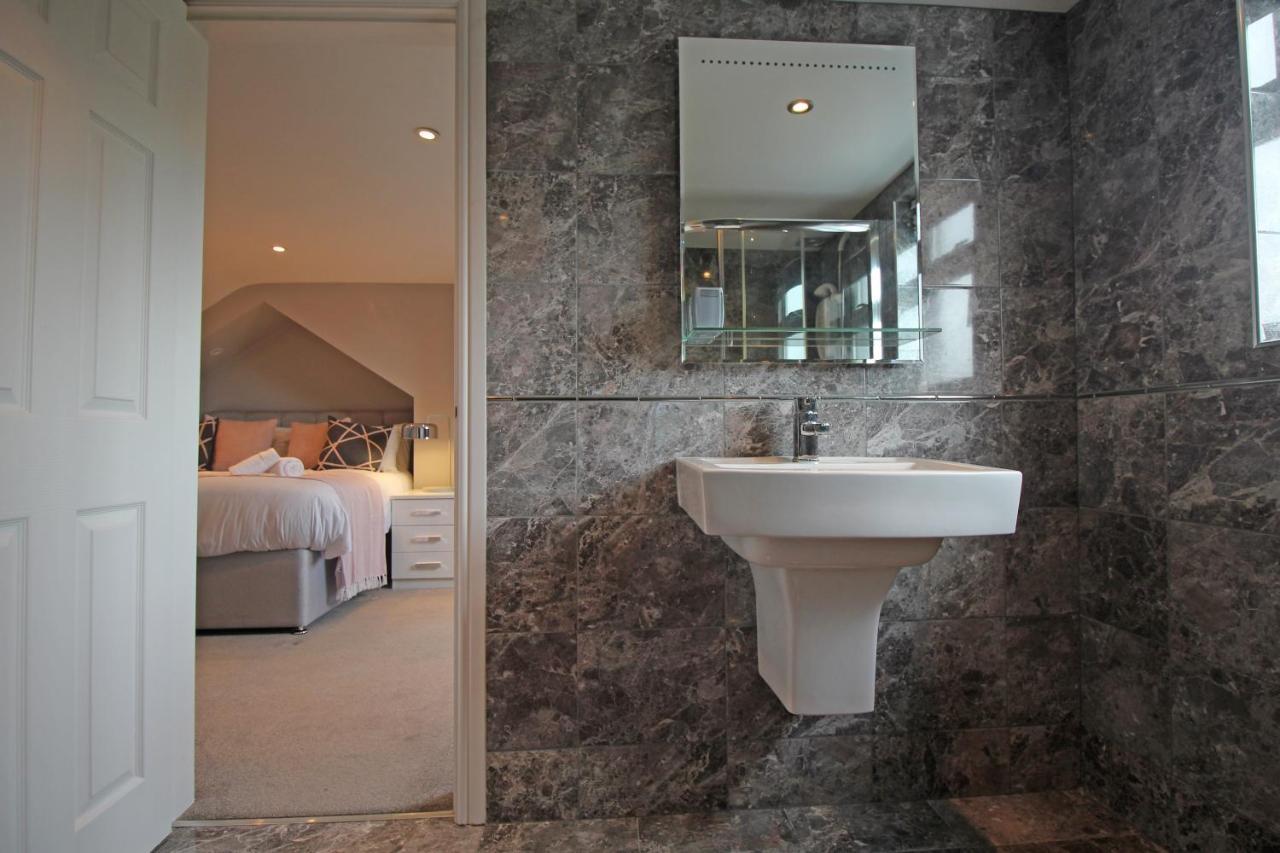 Queens Road - Luxury Spacious Home In Chester Christleton Esterno foto