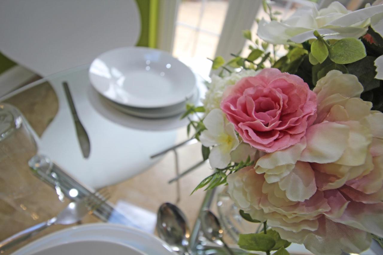 Queens Road - Luxury Spacious Home In Chester Christleton Esterno foto