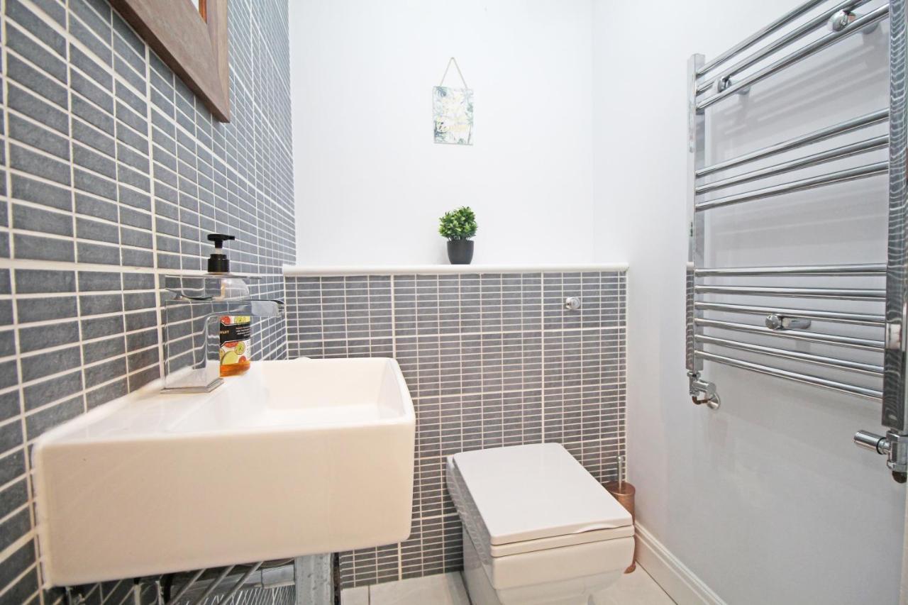Queens Road - Luxury Spacious Home In Chester Christleton Esterno foto