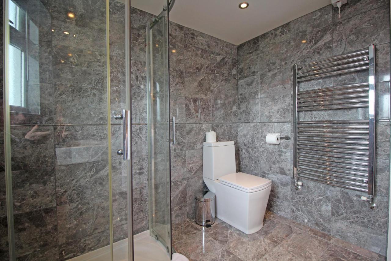 Queens Road - Luxury Spacious Home In Chester Christleton Esterno foto