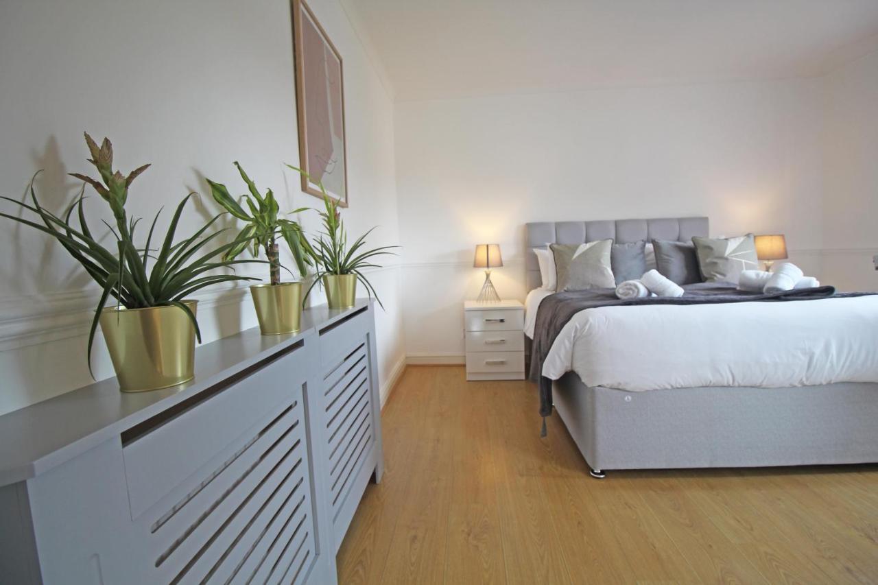 Queens Road - Luxury Spacious Home In Chester Christleton Esterno foto