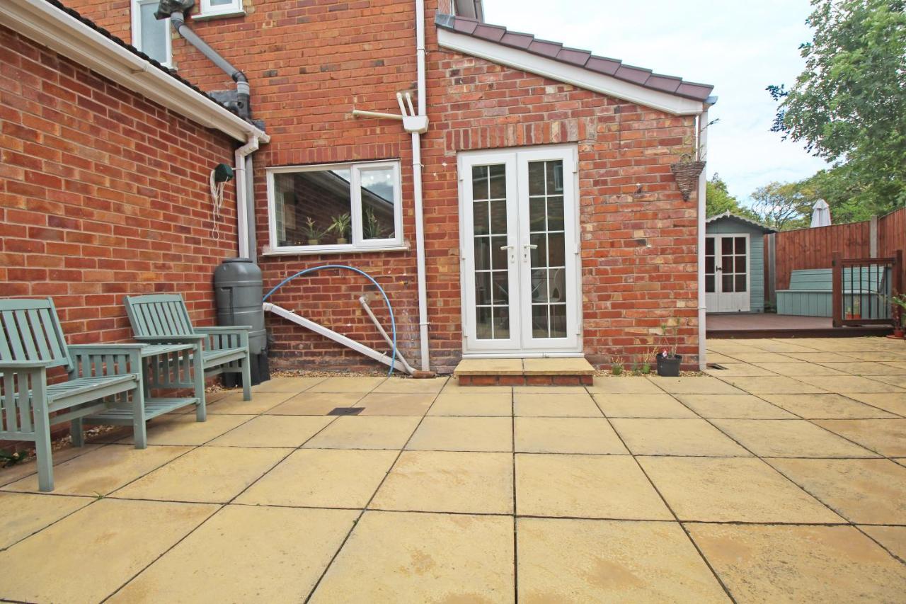 Queens Road - Luxury Spacious Home In Chester Christleton Esterno foto