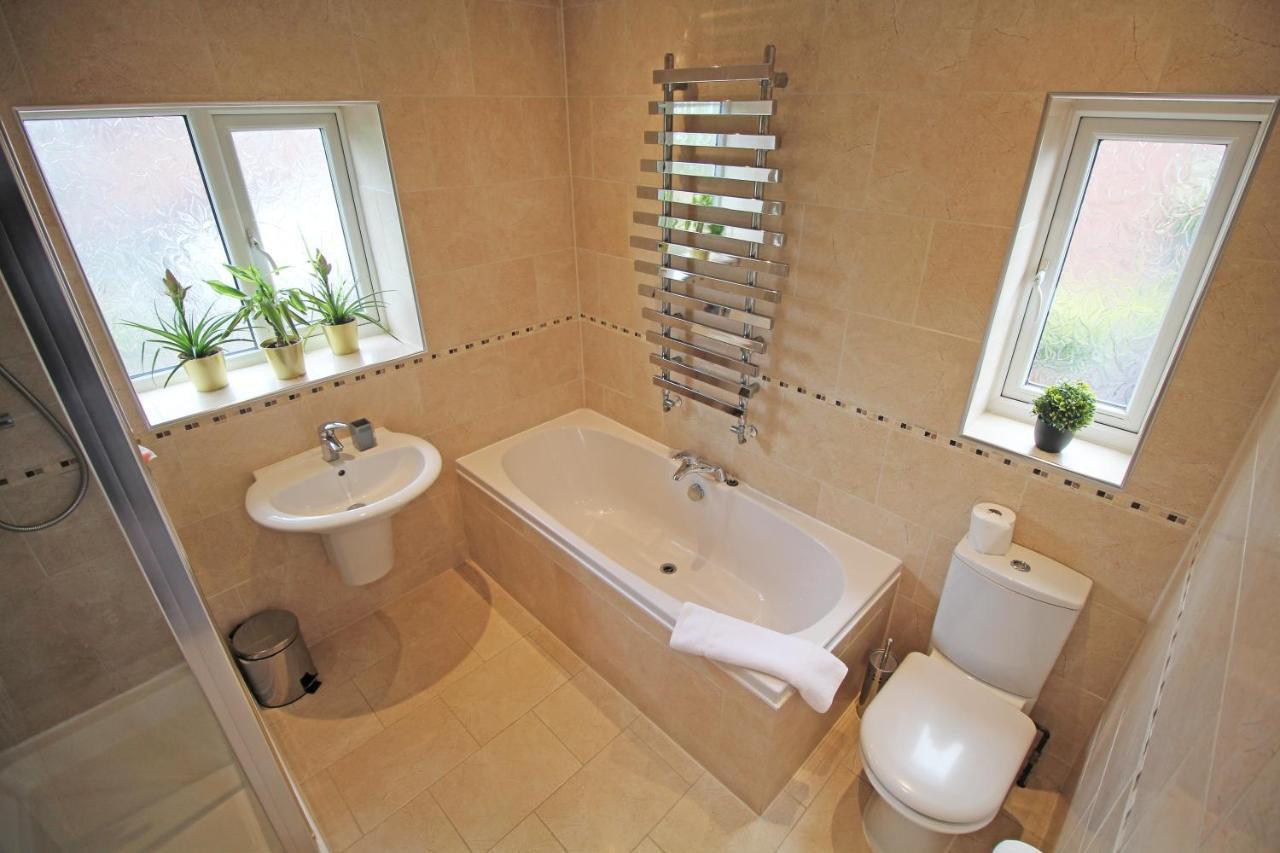 Queens Road - Luxury Spacious Home In Chester Christleton Esterno foto