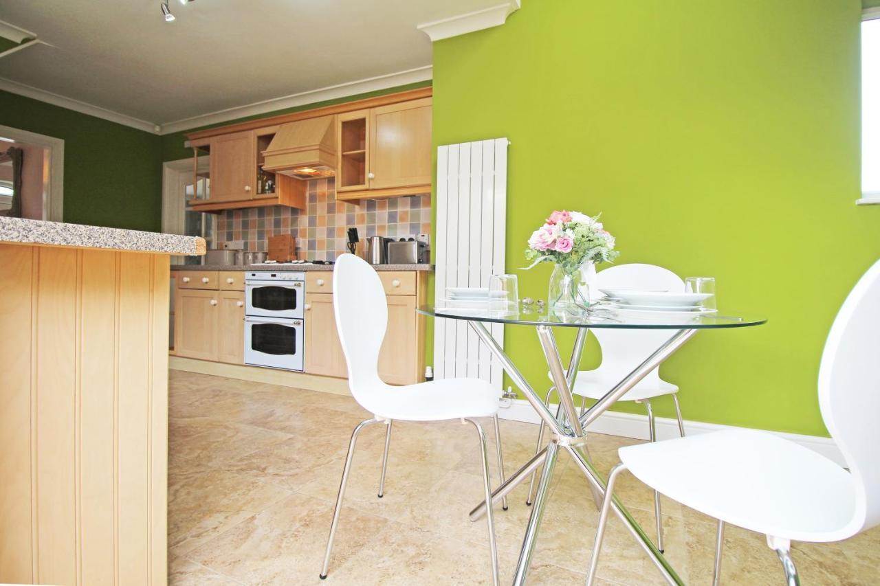 Queens Road - Luxury Spacious Home In Chester Christleton Esterno foto
