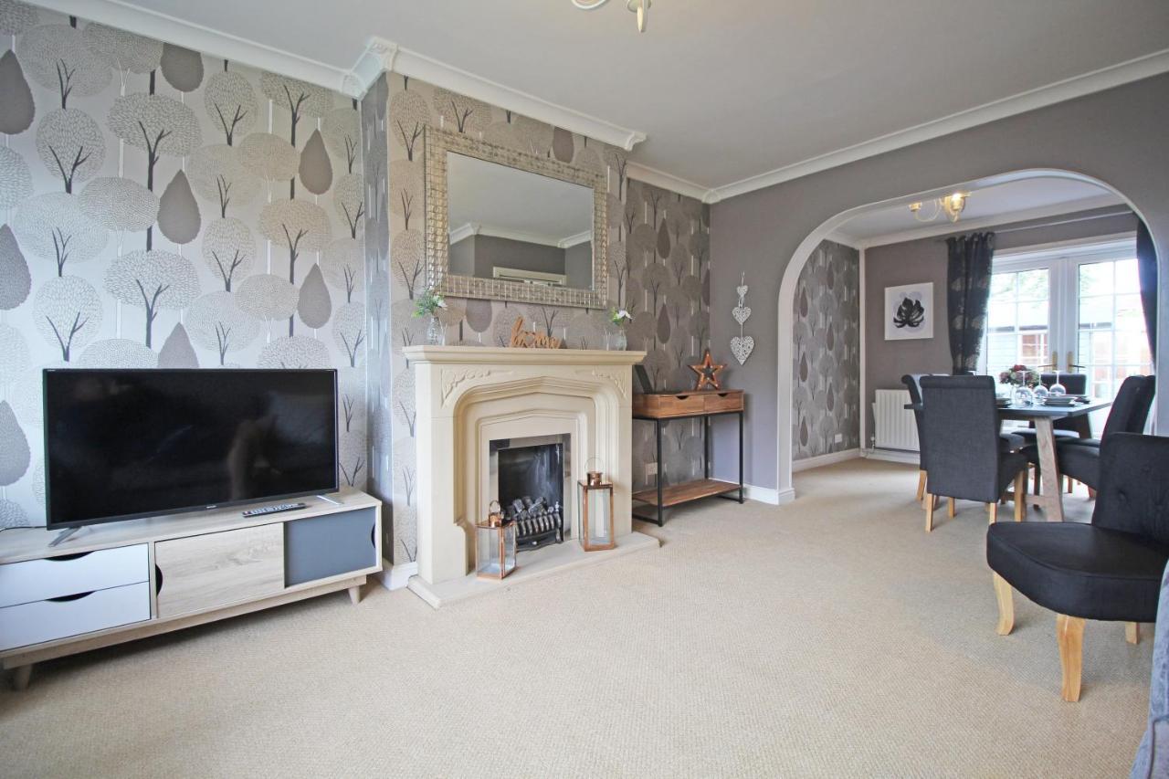Queens Road - Luxury Spacious Home In Chester Christleton Esterno foto